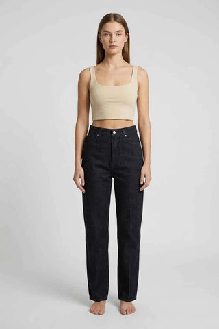 Minimalistyczny Beżowy Crop Top na Szerokich Ramiączkach