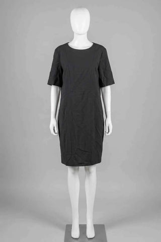 Elegancka Czarna Sukienka o Nowoczesnym Kroju