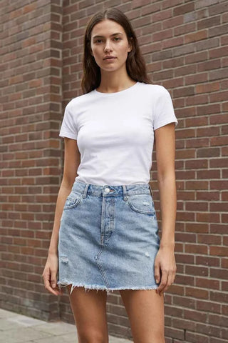 Jasnoniebieska spodniczka mini H&M z przetarciami