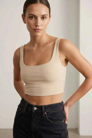Minimalistyczny Beżowy Crop Top na Szerokich Ramiączkach